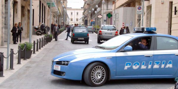 Siracusa, posteggiatore abusivo chiede i soldi ad un poliziotto: arrestato