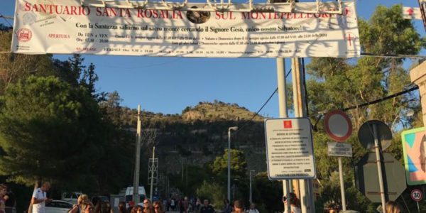 Spettacoli e racconti itineranti a Palermo nel nome di Santa Rosalia