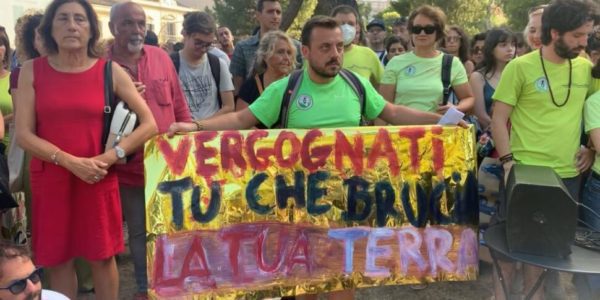 «Basta incendi», cittadini e associazioni protestano a Palermo