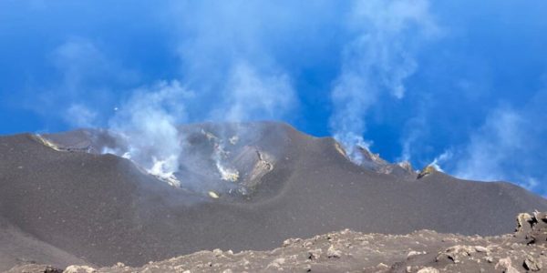 Stromboli, nuovo trabocco lavico sulla parte alta della Sciara del fuoco