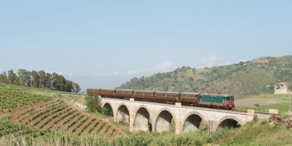 Tornano nel fine settimana i treni storici in Sicilia: debutta il percorso del Barocco