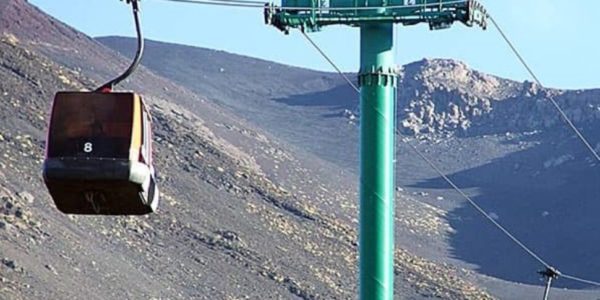 Tragedia sull'Etna, una turista si sente male e muore durante l'escursione