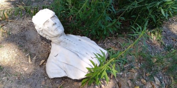 Trapani, statua crollata a Villa Margherita: vandali o cattiva manutenzione