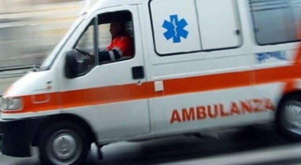 Impatto violento a Palermo tra auto e scooter: morto un 44enne