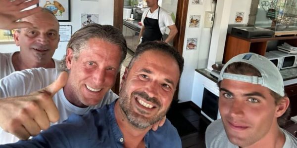 Vip alle Eolie: passeggiata a Lipari per Lapo Elkann, foto a Stromboli per Giorgia Soleri