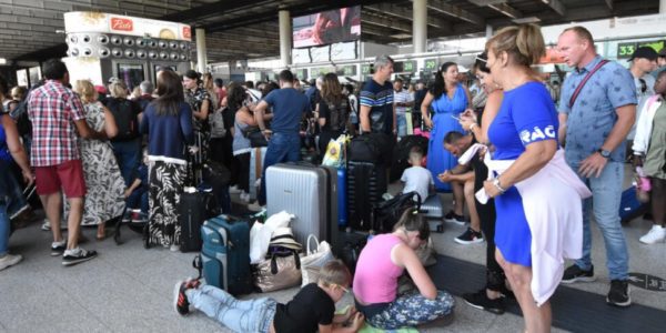 Caos voli dopo la chiusura dell'aeroporto di Catania, 12 riprogrammati a Palermo