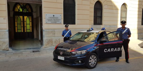 Pedina l'ex moglie nonostante i divieti, un 47enne arrestato a Trapani