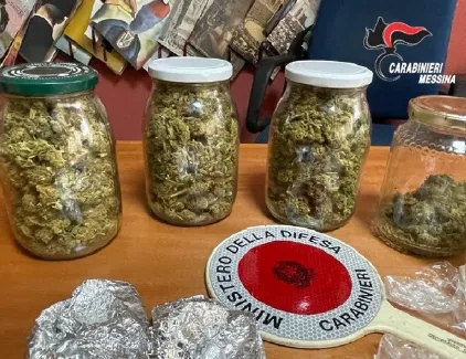 62enne arrestato a Messina: nasconde marijuana dispensa cucina.