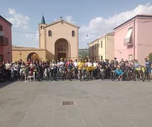 70+ cicloamatori sulla ciclovia Enna-Caltanissetta: un successo a Enna.
