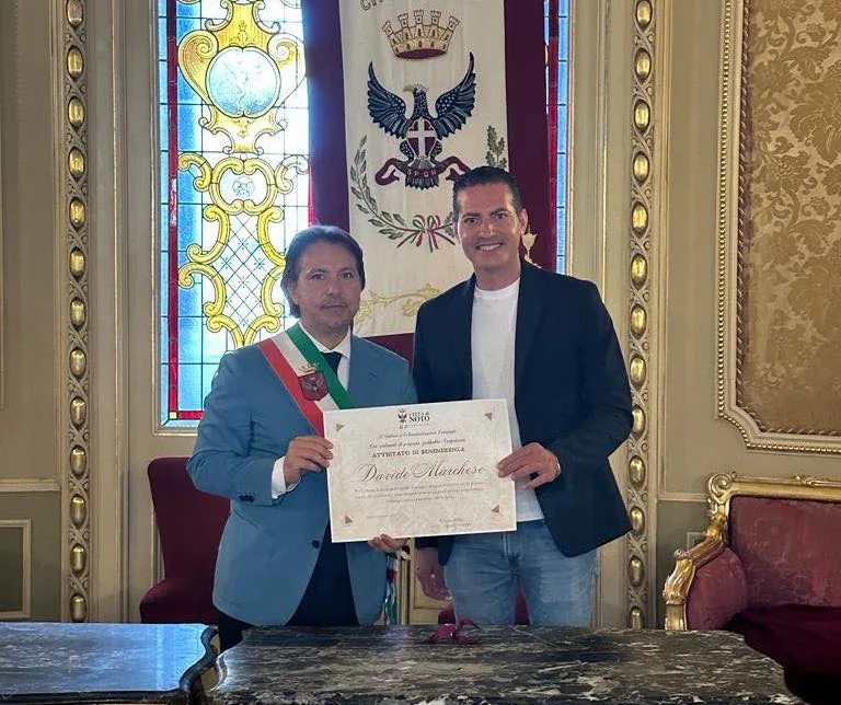 Agente Municipale Siracusa premiato per aver salvato turista .