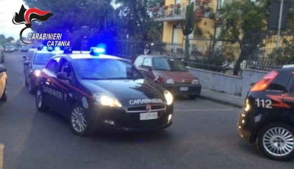 Continue richieste di “pizzo” ad imprenditore edile nel Catanese: due arresti