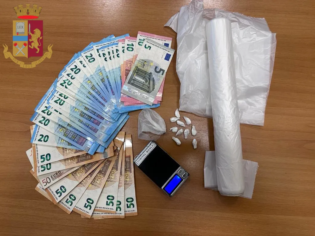 Arrestato a Catania con 10 dosi di cocaina.