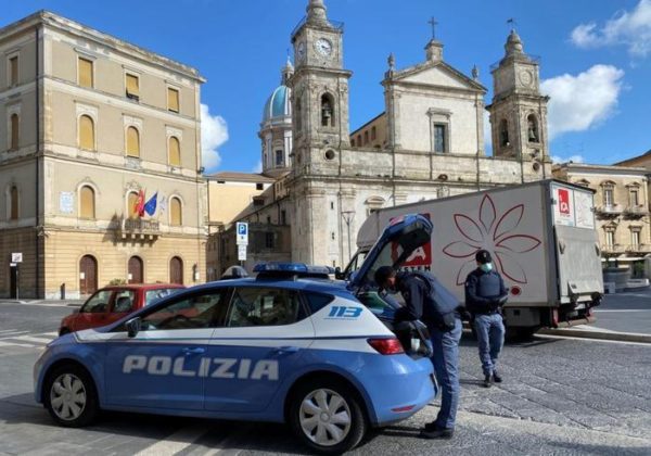 Violenza sessuale e atti osceni con minori, un arresto