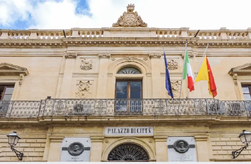 Avola, grave crisi economica: Comune in profondo debito, opposizione contro i Cannata.