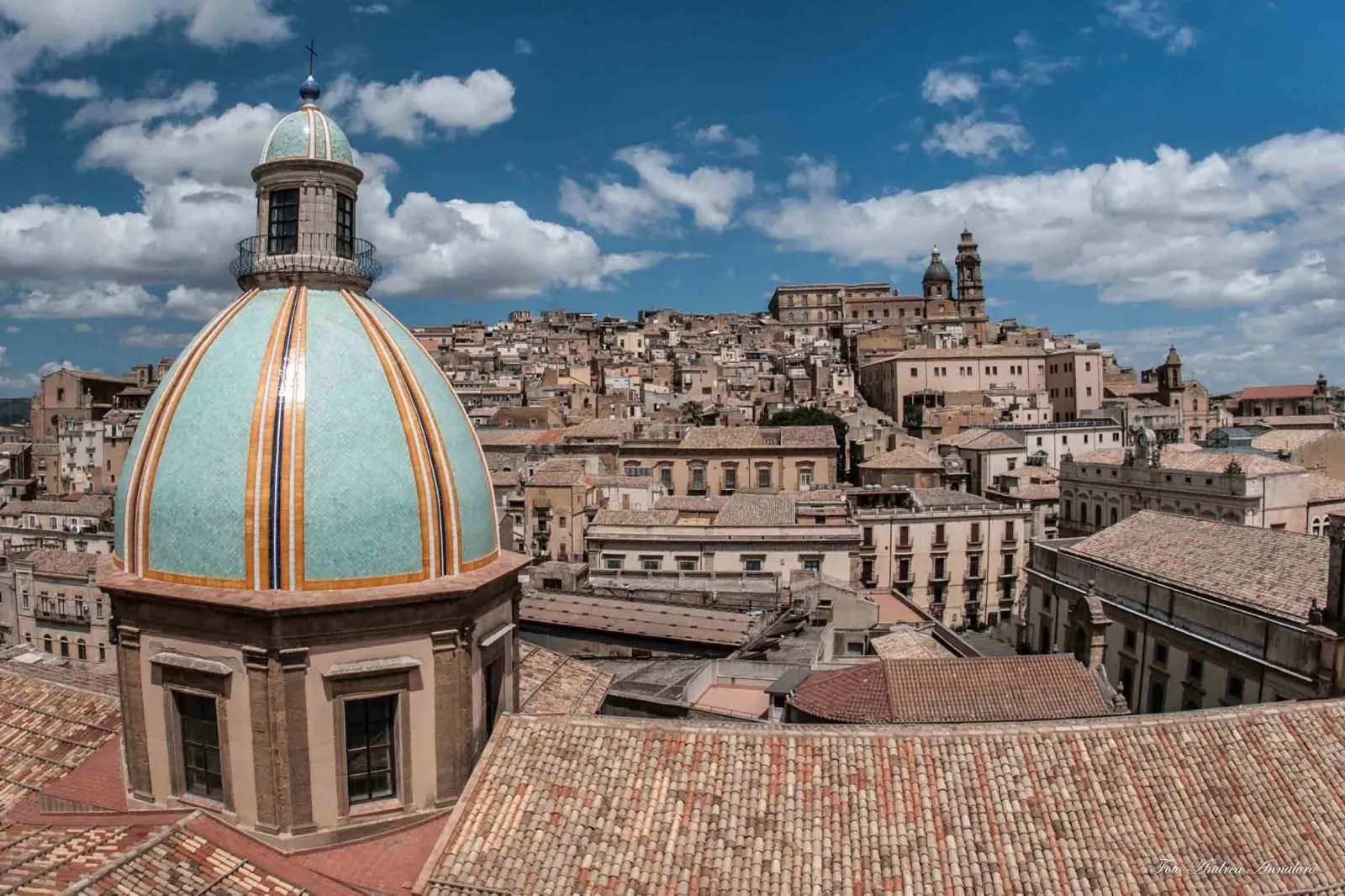 Caltagirone, Airbnb e le ceramiche: un connubio d'arte e viaggi