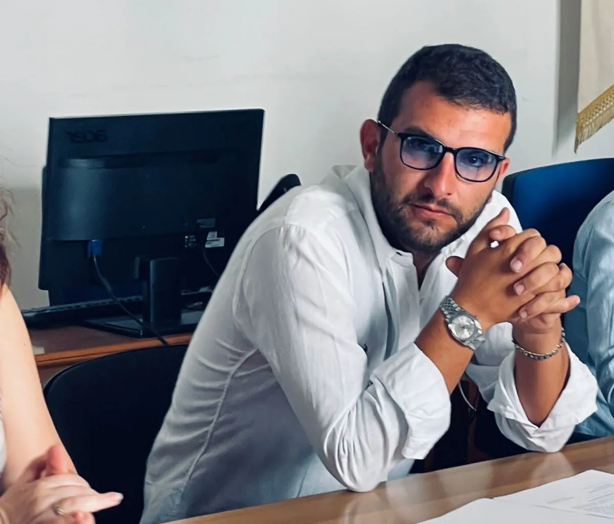 Caos traffico a scuola: I.C. Pascoli-Crispi, Luzza (Messina)