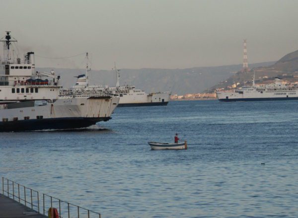 Caronte&Tourist taglia collegamenti con isole minori e licenzia 71 persone