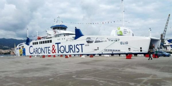 Stop ai collegamenti con le isole minori, Caronte&Tourist  licenzia 71 marittimi