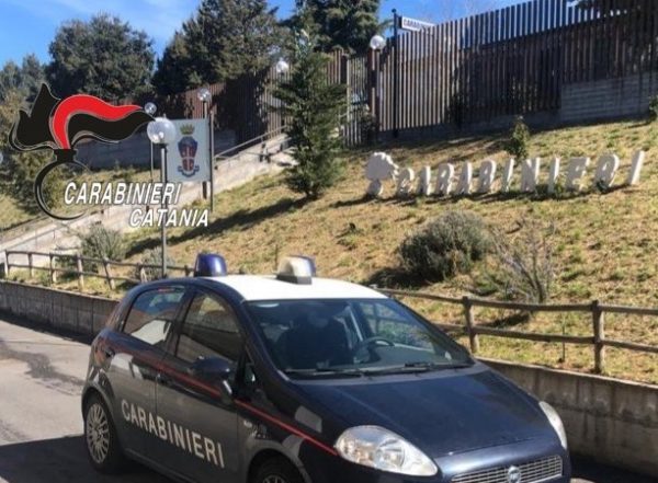 Pugni e calci alla convivente per una bolletta della luce: arrestato