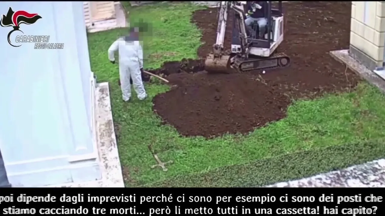 Cimitero abbandonato, un sistema in silenzio.
