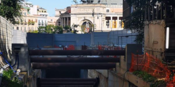 Anello ferroviario di Palermo, collaudi per la stazione Politeama: divieti di sosta e rimozione forzata