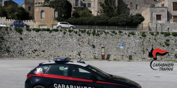 Parcheggiatori abusivi durante la festa della patrona a Erice, denuncia e soldi sequestrati