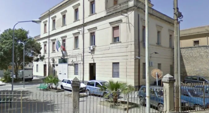 Detenuto appicca fuoco: polizia salva vite a Caltanissetta