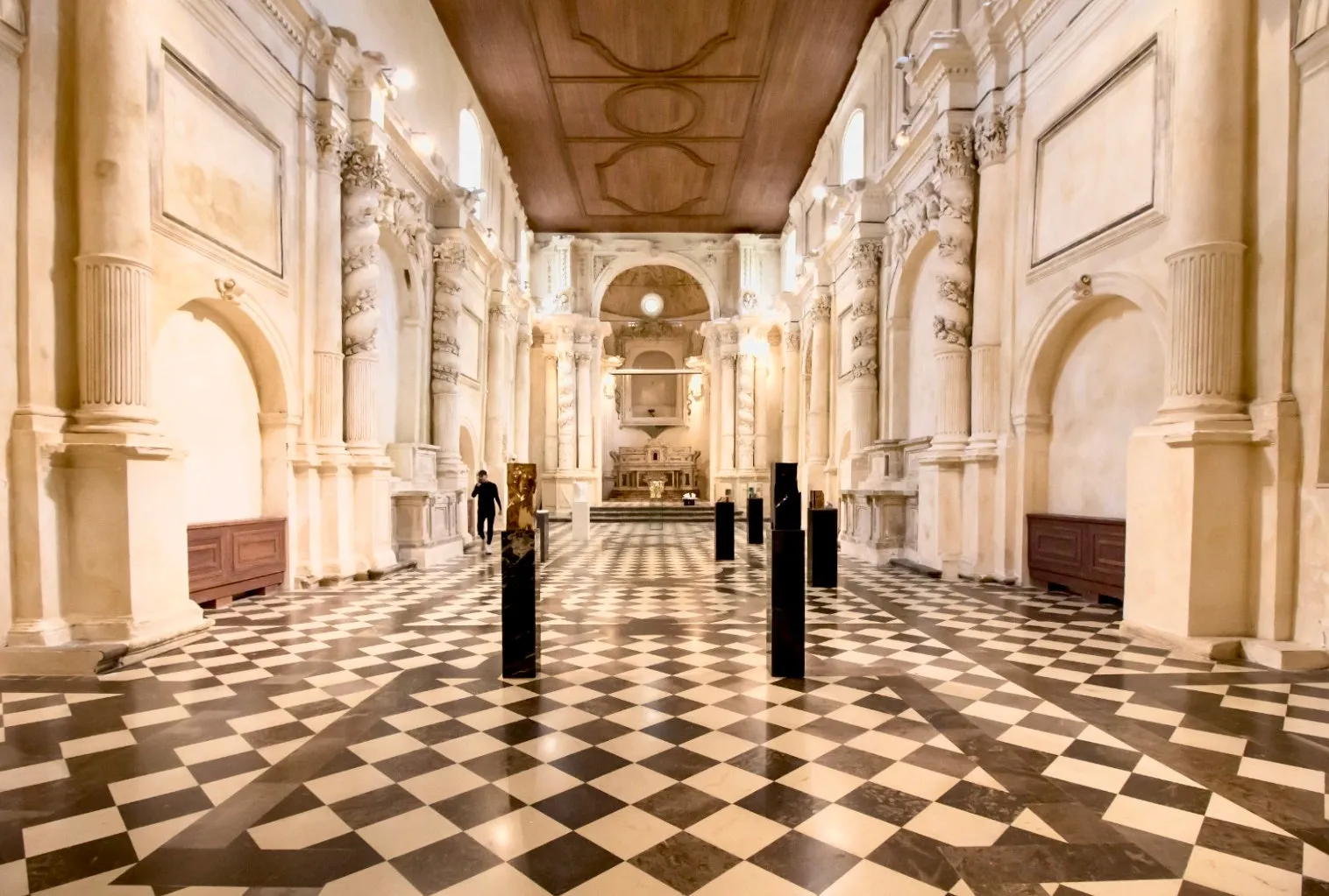 Dialogo tra Barocco e Neobarocco a Ragusa, un'esplosione creativa.