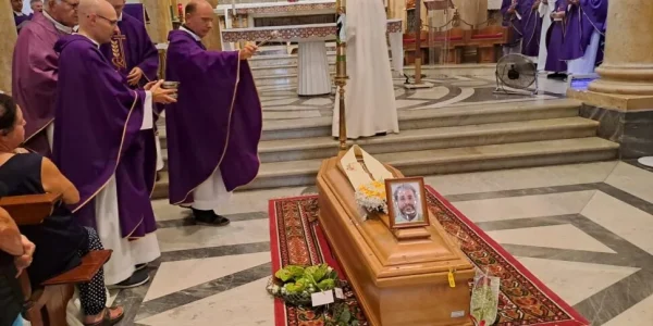 Messina, il sacerdote morto per un malore in Albania: celebrati i funerali