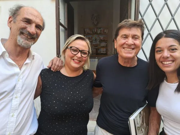 Gianni Morandi sorprende a Palermo e scopre bellezza cittadina (FOTO)