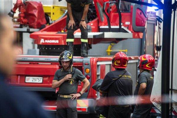 Incendio in azienda di telecomunicazioni nel palermitano