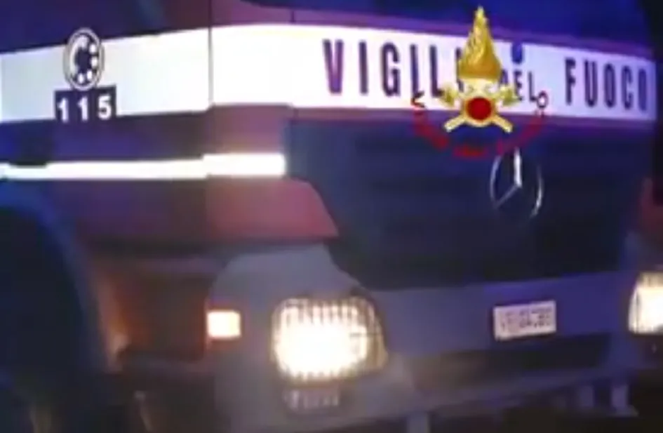 Incendi ai rifiuti avvolgono Palermo: quartieri intossicati.