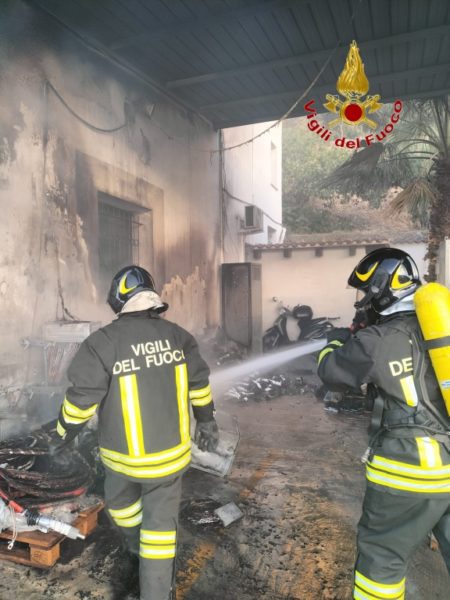 Incendio in un’azienda per servizi di telecomunicazione nel Palermitano