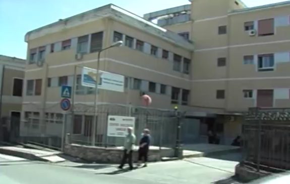 Fiamme in locali Tac di un ospedale nisseno: rogo divampato vicino a quadro elettrico