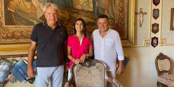 Scicli, la nipote di Andrea Camilleri visita i luoghi del commissario Montalbano