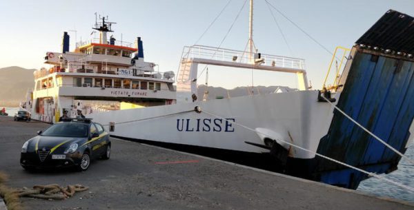 Caronte&Tourist, stop rotte isole minori, 71 licenziamenti