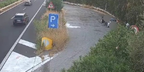 Messina: abbandona i rifiuti in autostrada, ma le telecamere riprendono tutto