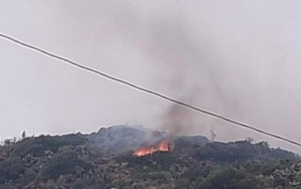 Nuovi incendio a Filicudi, le fiamme sfiorano le abitazioni