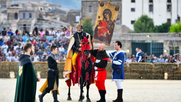 Piazza Armerina, anche il Palio dedicato a Battiato