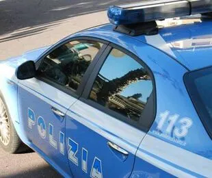 Polizia denuncia 4 minori: viaggiavano su auto rubata, Ragusa.