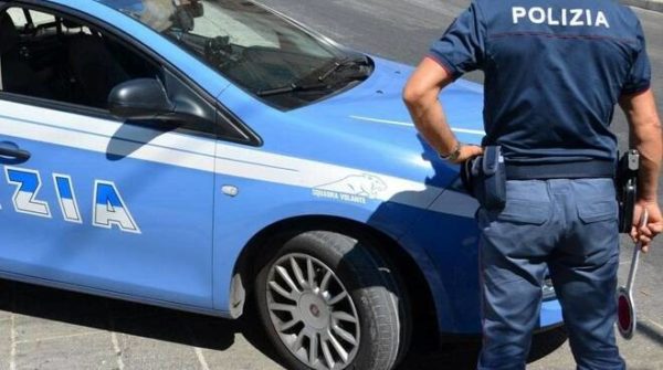 Proiettili contro le saracinesche di due negozi a Messina