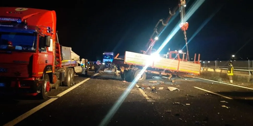 Porto Empedocle: trasferimenti migranti complicati dopo incidente. Autolinee negano pullman.