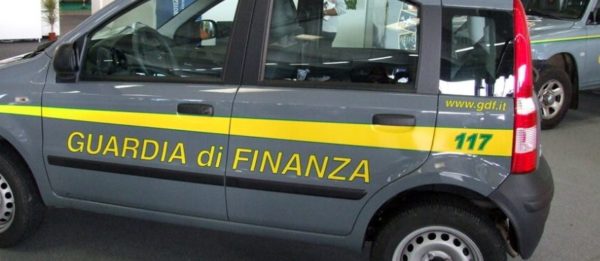 Prodotti non sicuri venduti in negozi del Nisseno: sequestrati 5000 articoli