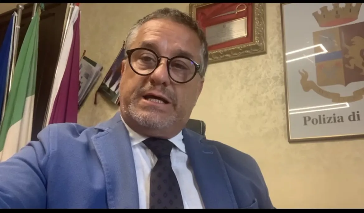Questore Agrigento: barchini portati da navi madre al centro dell'indagine