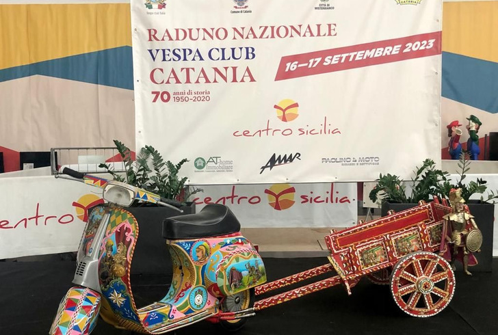 Raduno nazionale della Vespa a Catania, festa per un mito