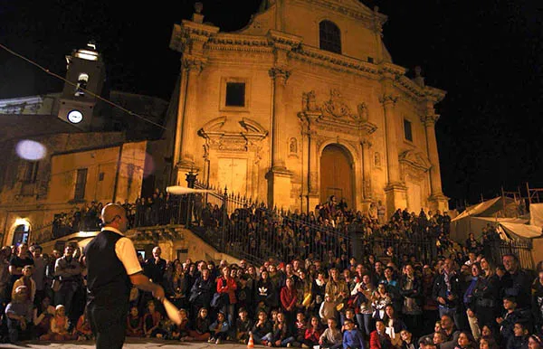 "Ragusa Ibla riabbraccia gli artisti di strada di 'Ibla Buskers' dal 13 al 15 ottobre".