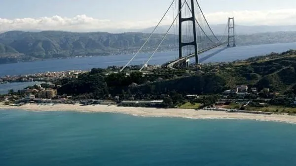 Salvini: Ponte sullo Stretto di Messina avrà quota nella prossima manovra economica.