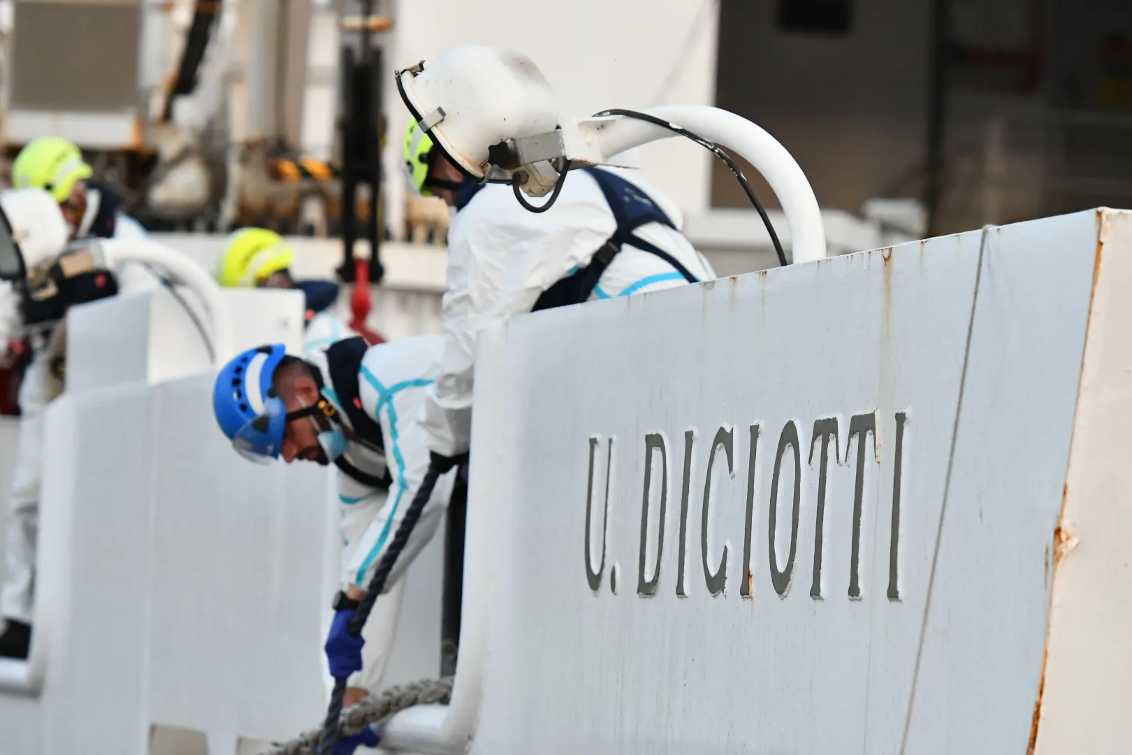 Sbarco a Messina: 250 migranti dalla "Diciotti"