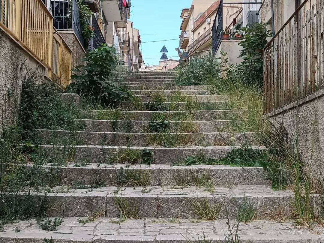 Scorretta manutenzione a Modica causa problemi.