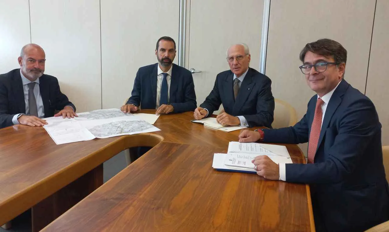Sindaco di Messina sostiene il Ponte: incontro con amministratore delegato Stretto.